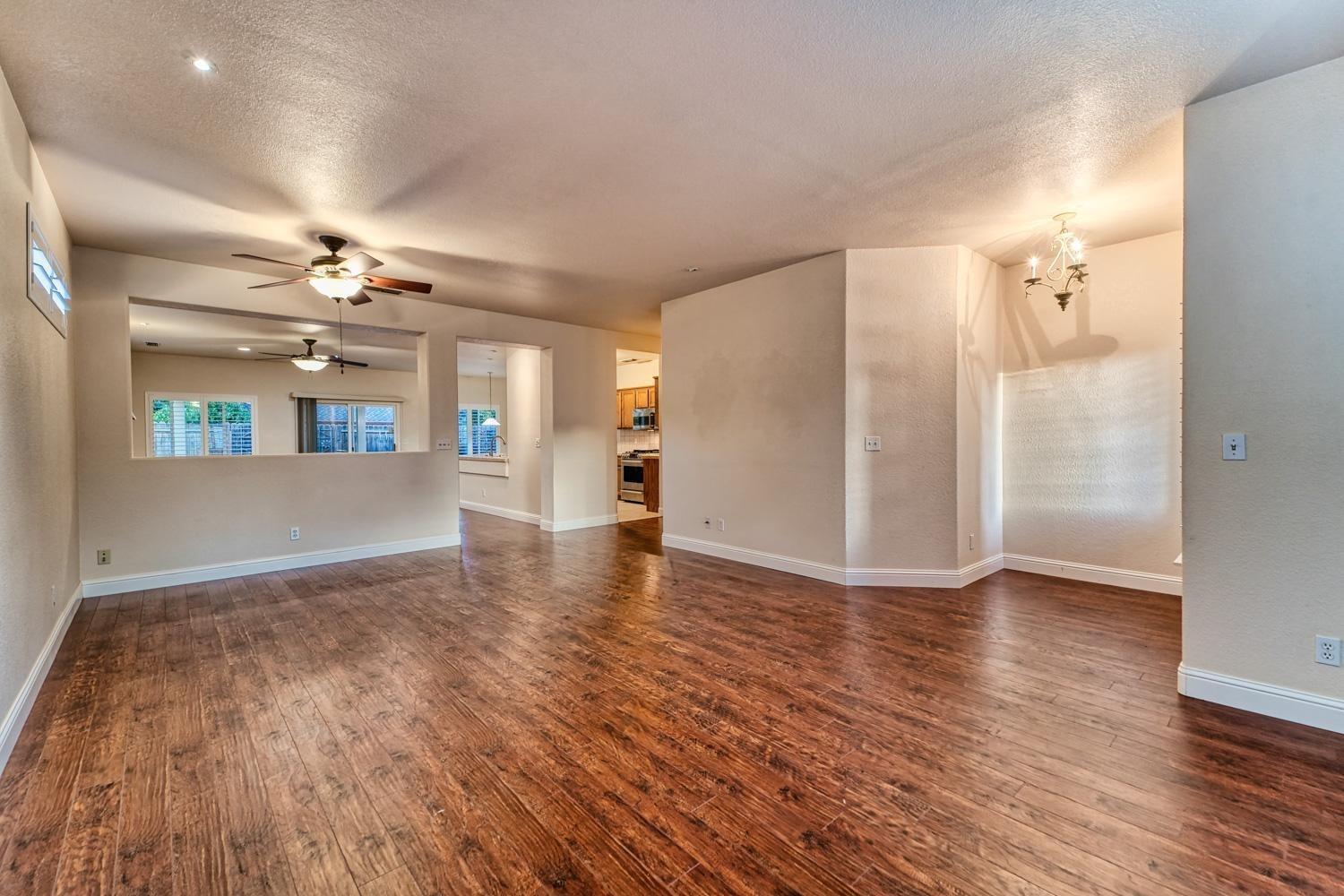 Detail Gallery Image 8 of 34 For 1749 Independence Dr, Yuba City,  CA 95993 - 3 Beds | 2 Baths