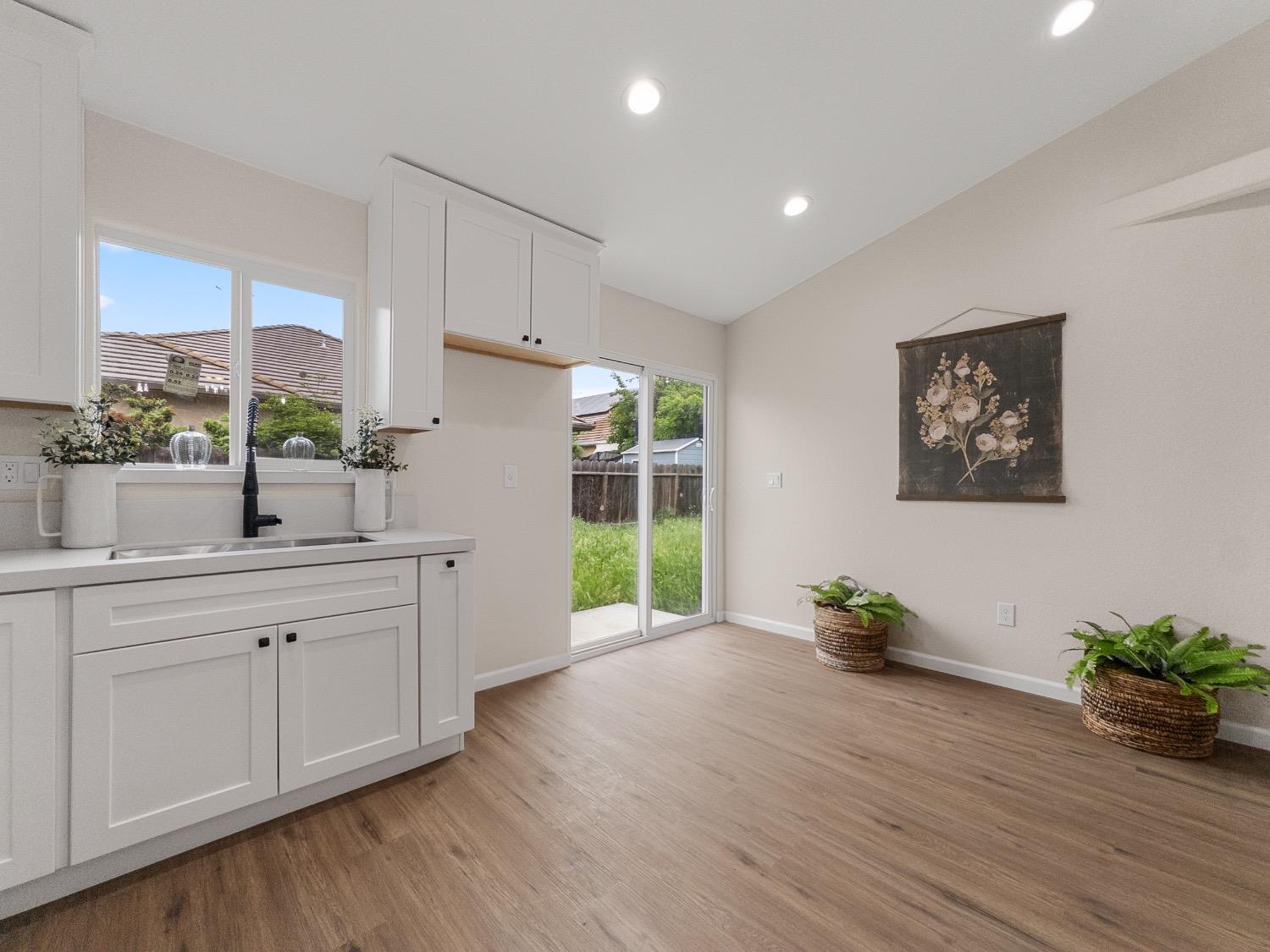 Detail Gallery Image 11 of 20 For 612 Blue Canyon Dr, Modesto,  CA 95354 - 4 Beds | 2 Baths