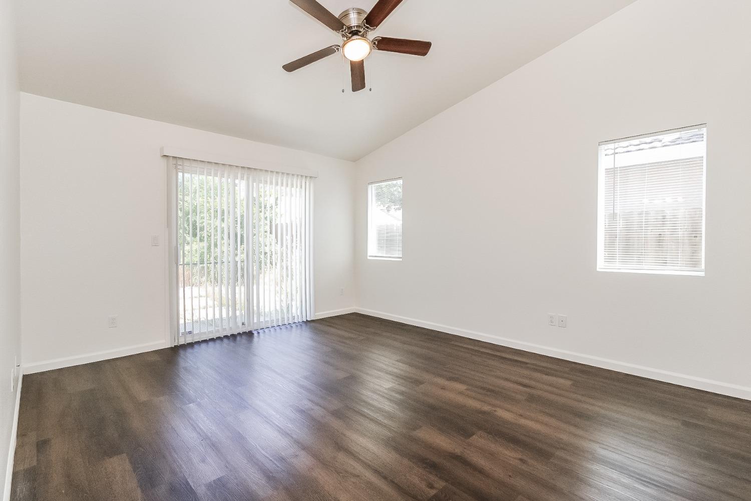 Detail Gallery Image 11 of 28 For 9998 Tarzo Way, Elk Grove,  CA 95757 - 4 Beds | 2 Baths