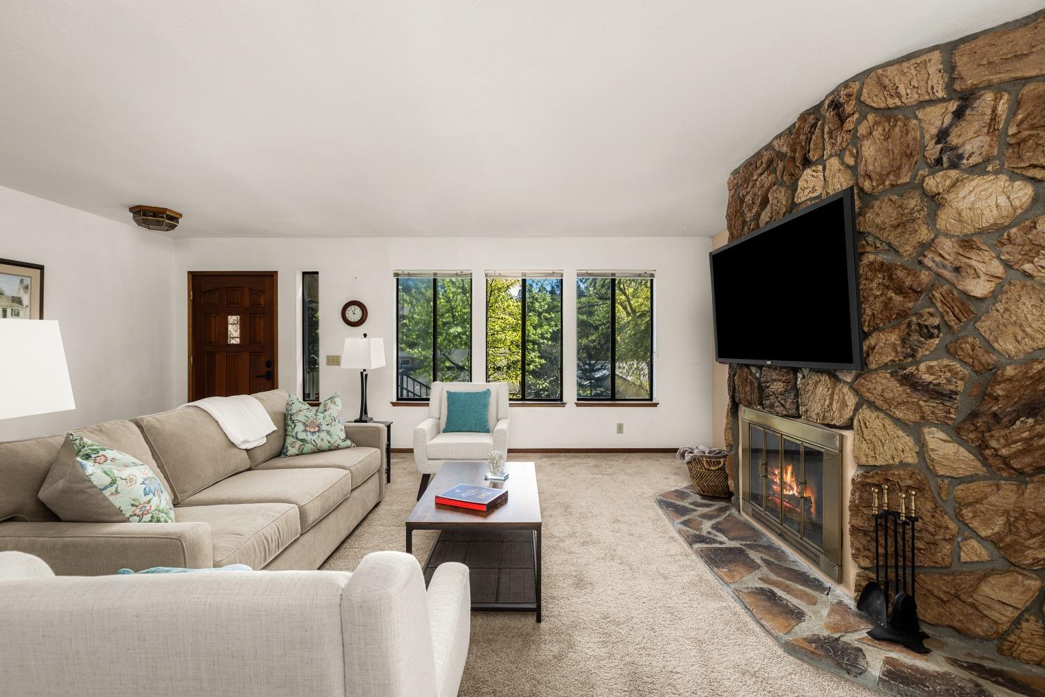 Detail Gallery Image 5 of 38 For 12910 Roadrunner Dr, Penn Valley,  CA 95946 - 3 Beds | 2 Baths