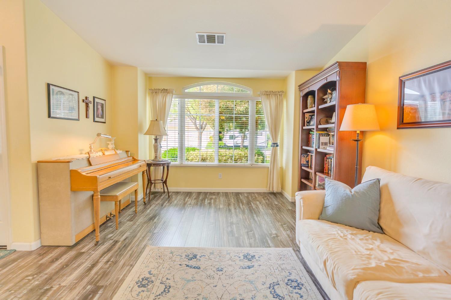Detail Gallery Image 10 of 77 For 679 Birch Ave, Los Banos,  CA 93635 - 4 Beds | 2 Baths