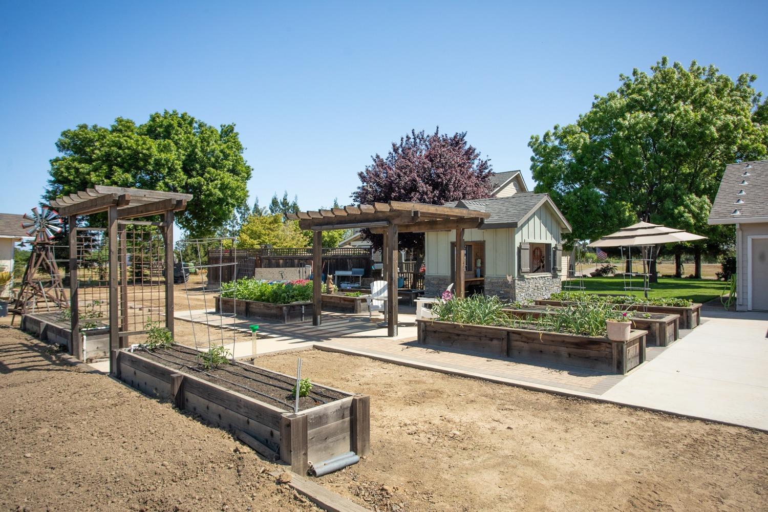 Detail Gallery Image 23 of 81 For 509 Wyer Rd, Arbuckle,  CA 95912 - 5 Beds | 2/1 Baths