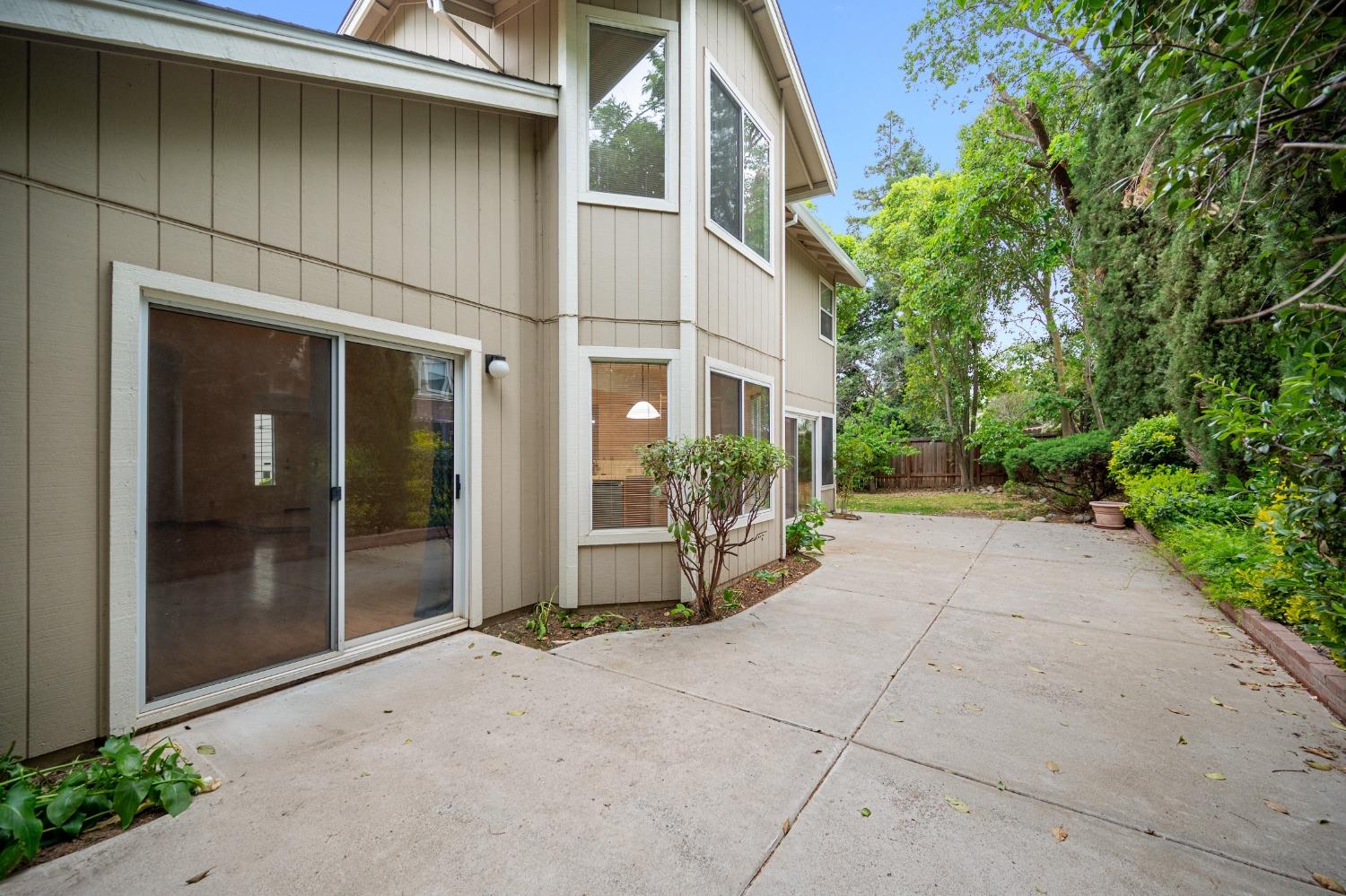 E Sparrow Hawk Court, Elk Grove, California image 34