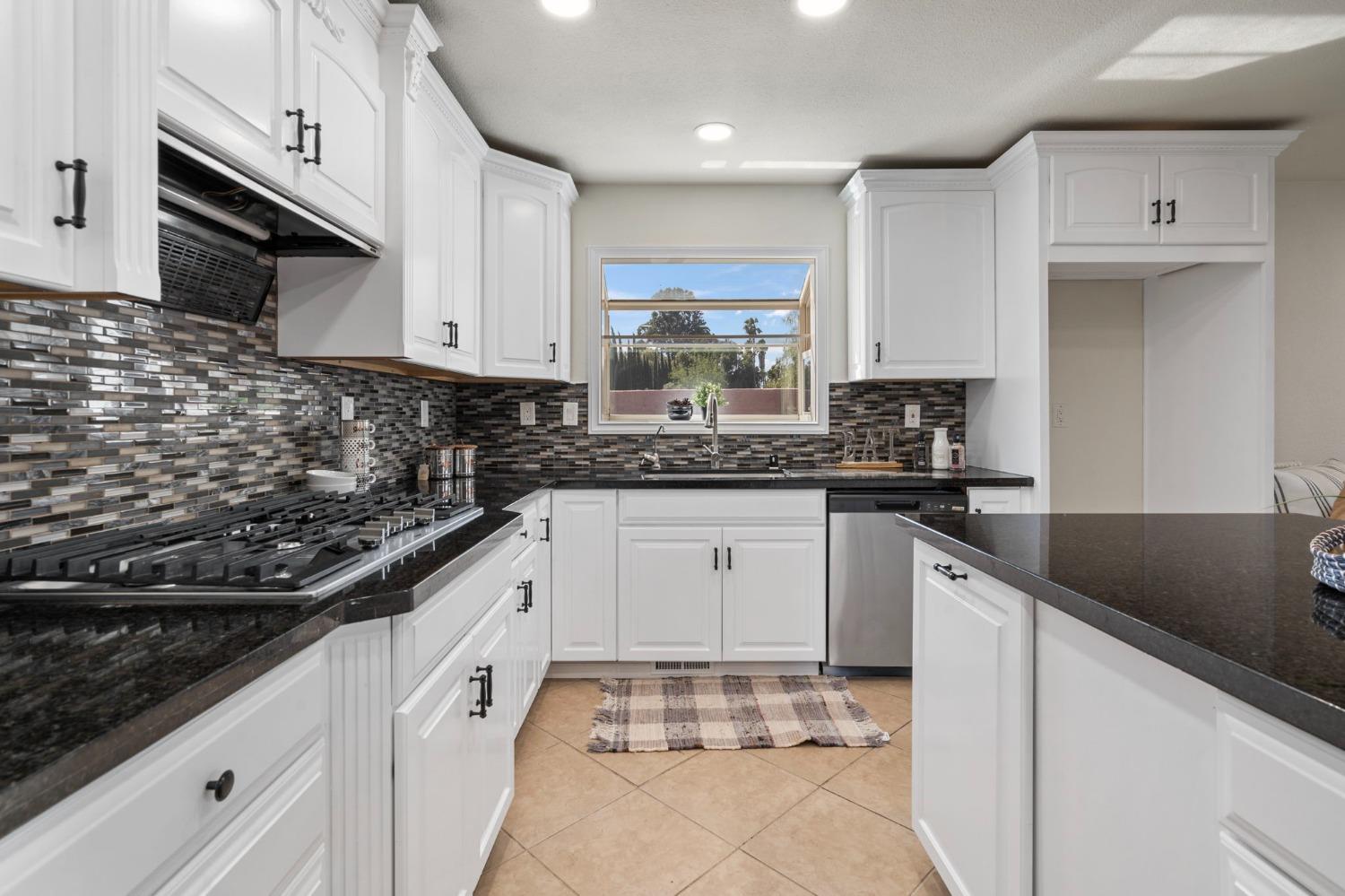 Detail Gallery Image 21 of 86 For 23155 Vaquero Ct, Tracy,  CA 95304 - 5 Beds | 3 Baths