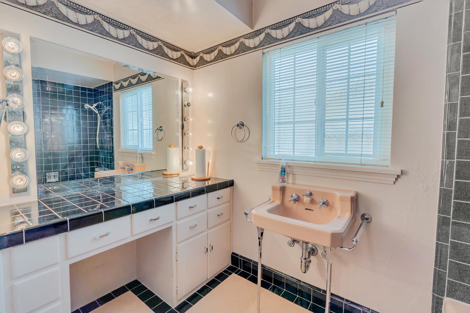 Detail Gallery Image 43 of 87 For 1735 S 6th St, Los Banos,  CA 93635 - 3 Beds | 3 Baths