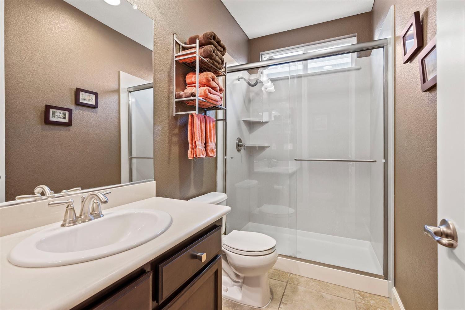 Detail Gallery Image 7 of 70 For 902 Anvil Cir, Rocklin,  CA 95765 - 4 Beds | 3 Baths