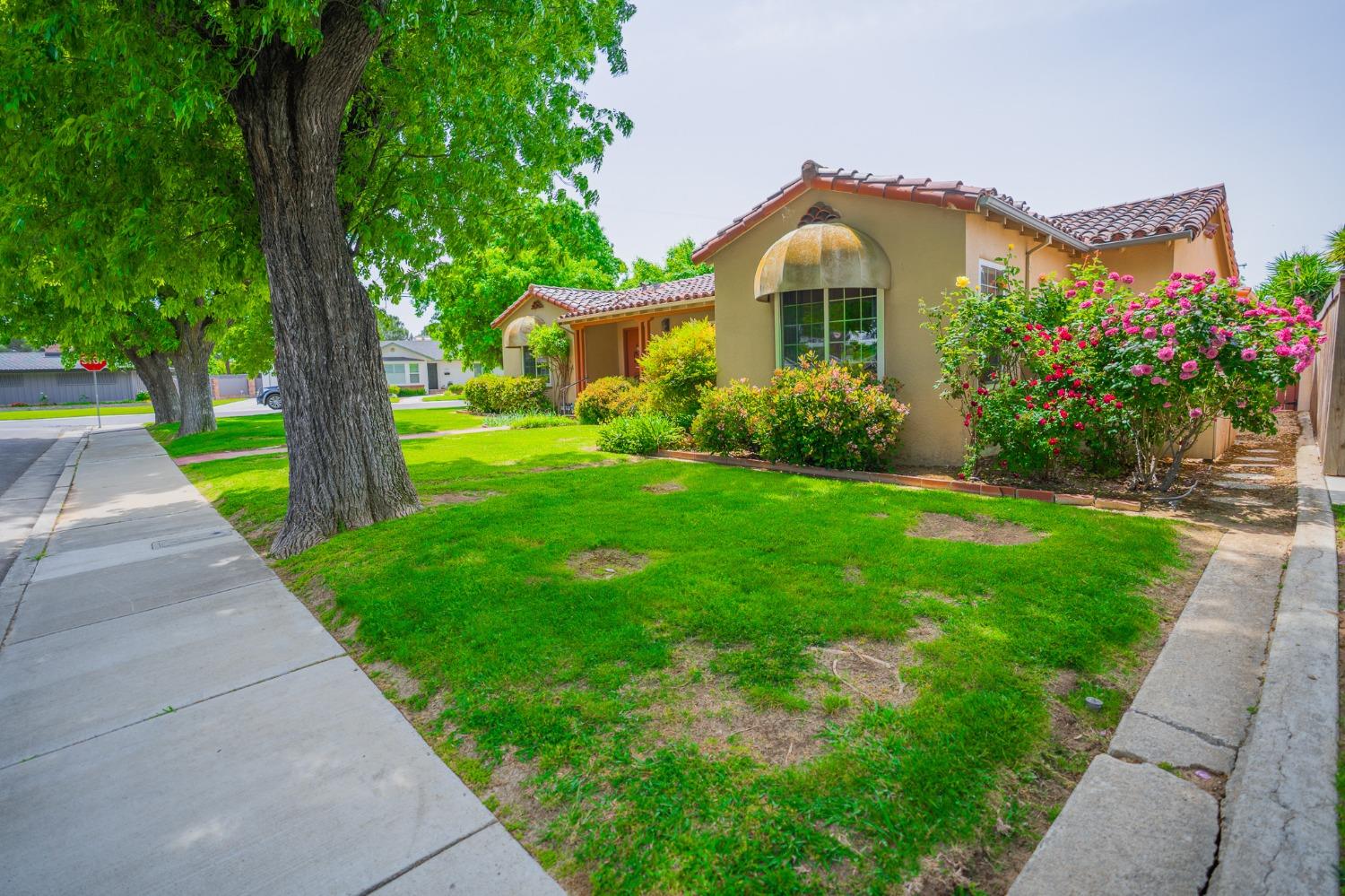 Detail Gallery Image 3 of 87 For 1735 S 6th St, Los Banos,  CA 93635 - 3 Beds | 3 Baths