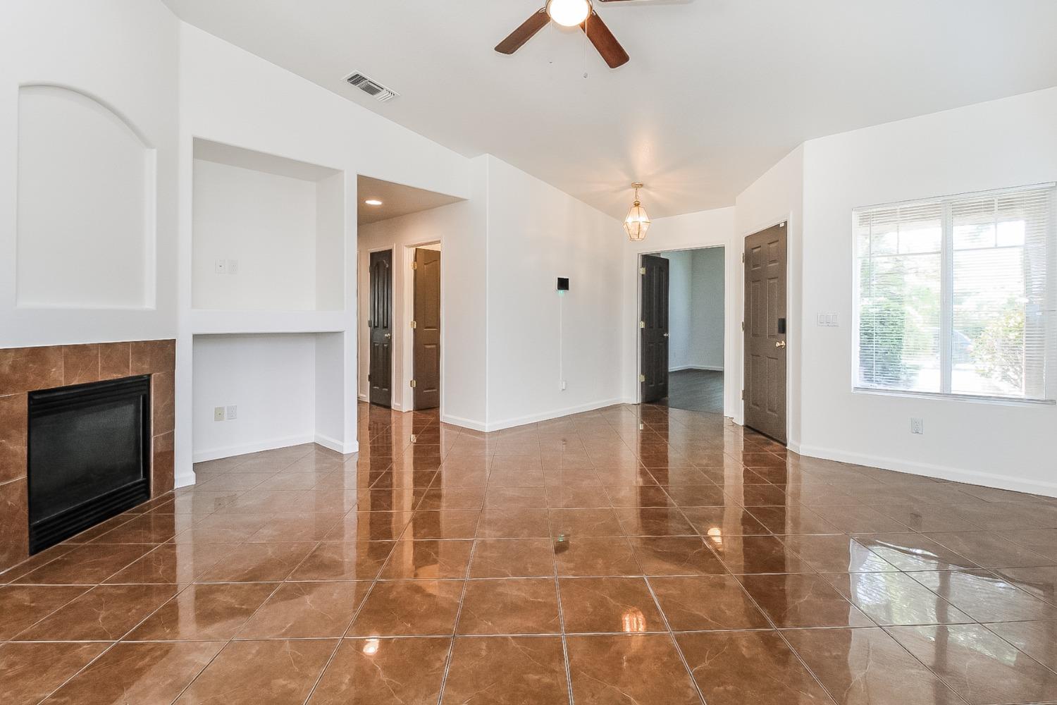 Detail Gallery Image 6 of 28 For 9998 Tarzo Way, Elk Grove,  CA 95757 - 4 Beds | 2 Baths
