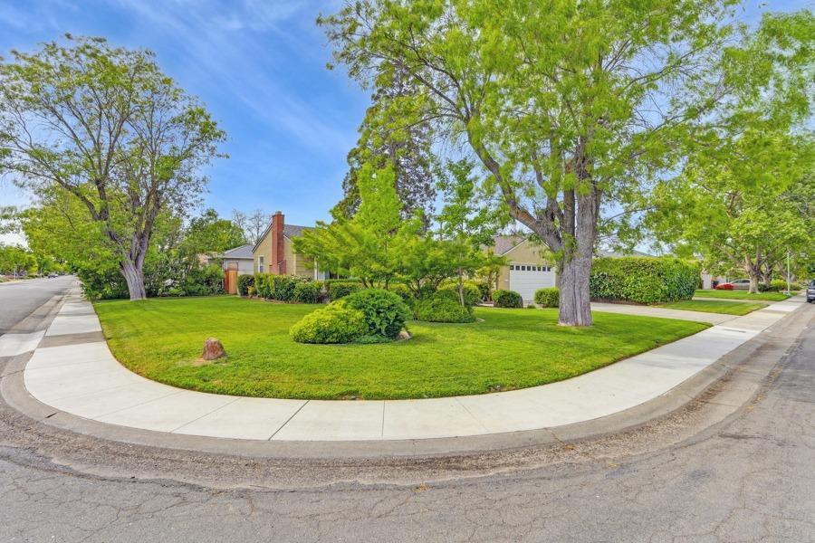 Detail Gallery Image 5 of 32 For 5424 Virginia Way, Sacramento,  CA 95822 - 3 Beds | 2 Baths