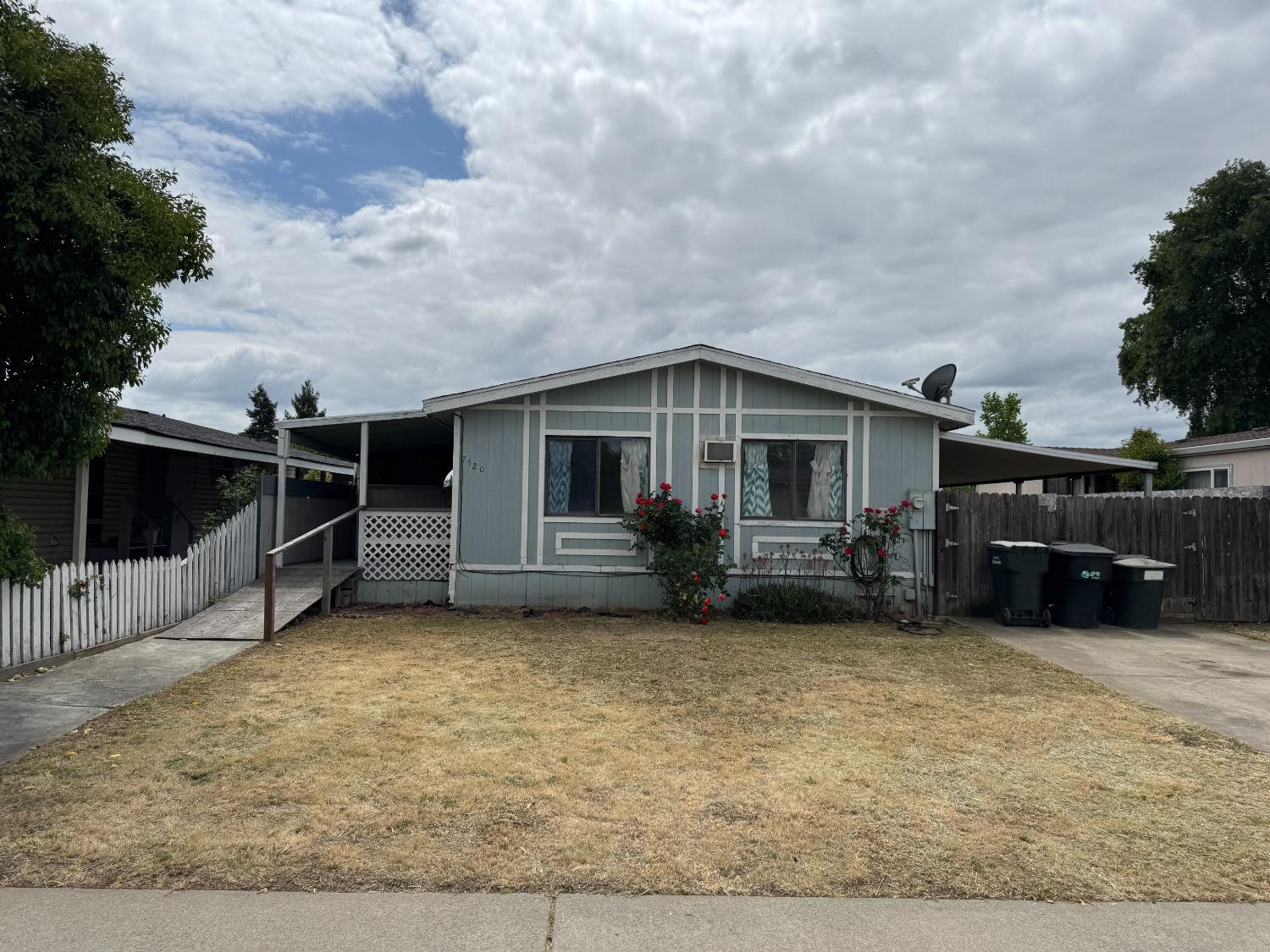 Detail Gallery Image 2 of 22 For 7520 Hamil Ct, Sacramento,  CA 95828 - 2 Beds | 2 Baths