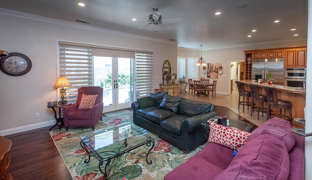 Detail Gallery Image 10 of 87 For 1111 Brighton Way, Lodi,  CA 95242 - 4 Beds | 3/1 Baths