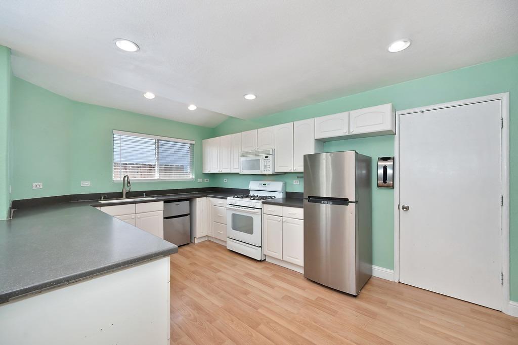 Detail Gallery Image 10 of 28 For 2363 Mcgregor Dr, Rancho Cordova,  CA 95670 - 4 Beds | 4 Baths