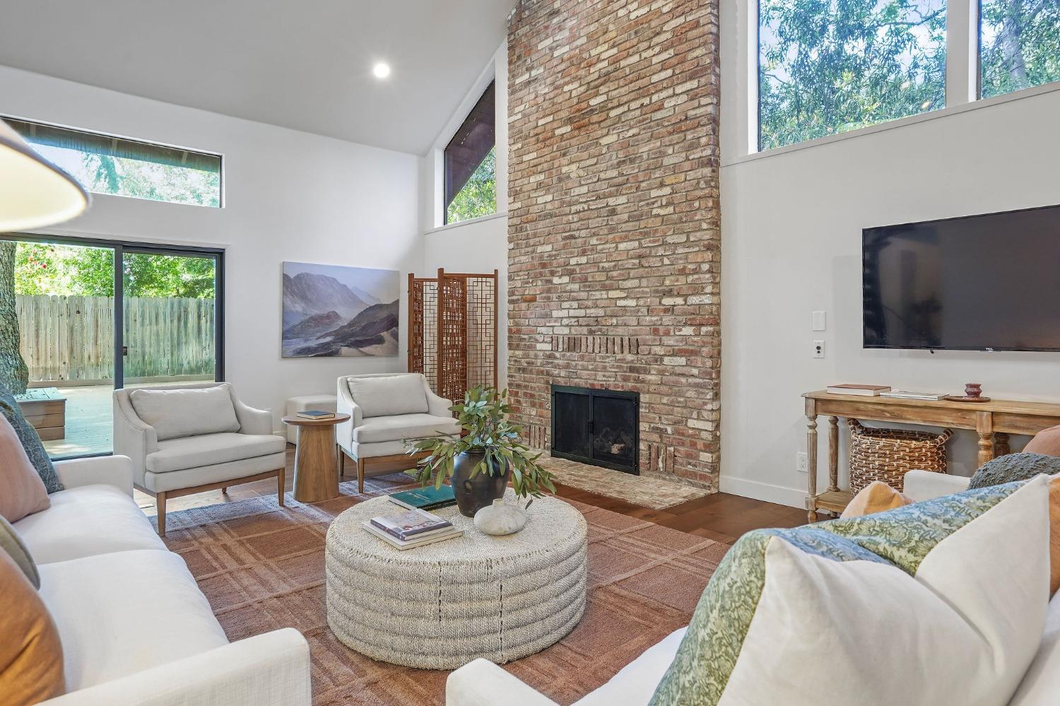 Sarah Court, Carmichael, California image 11