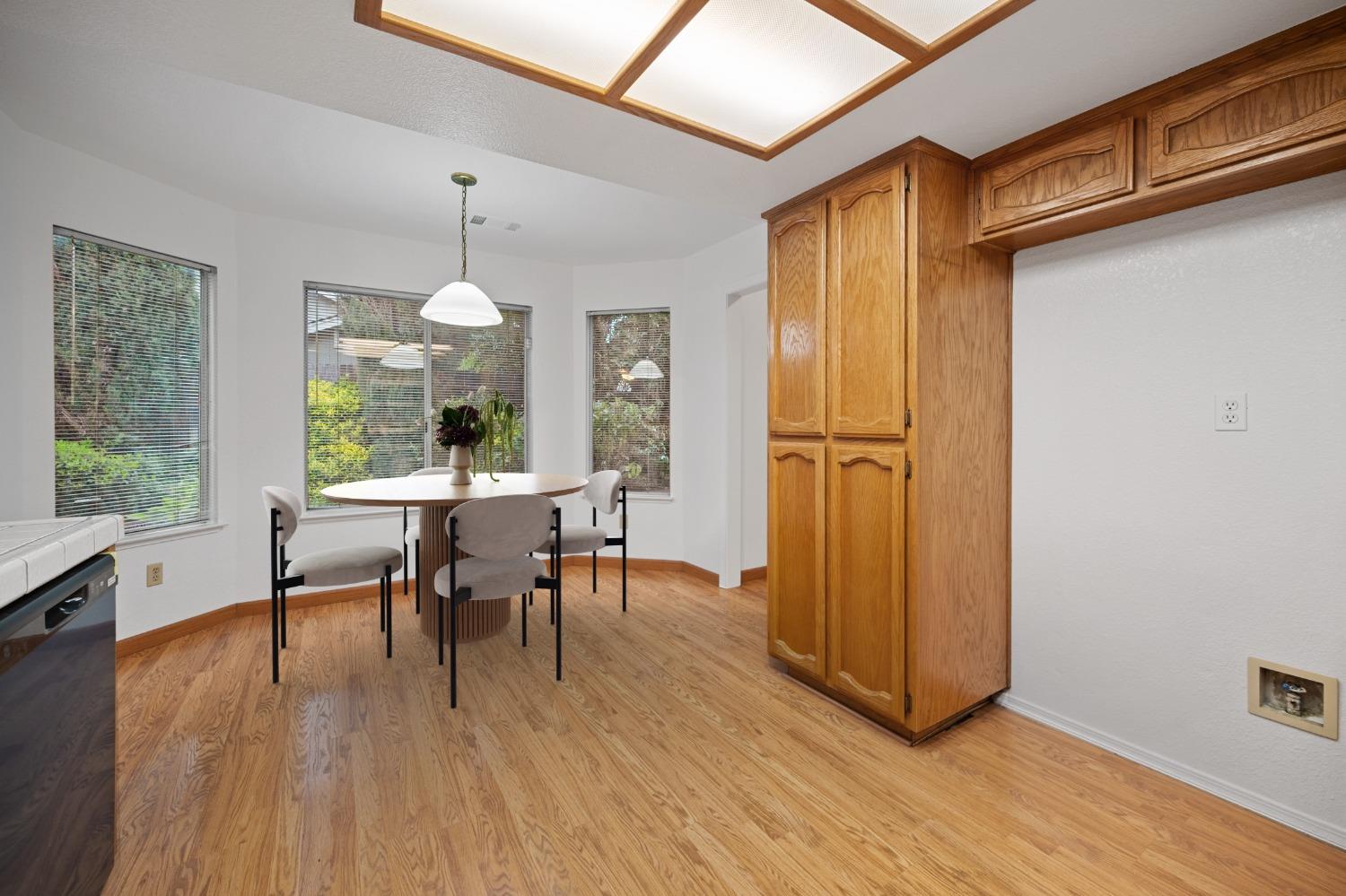 E Sparrow Hawk Court, Elk Grove, California image 7