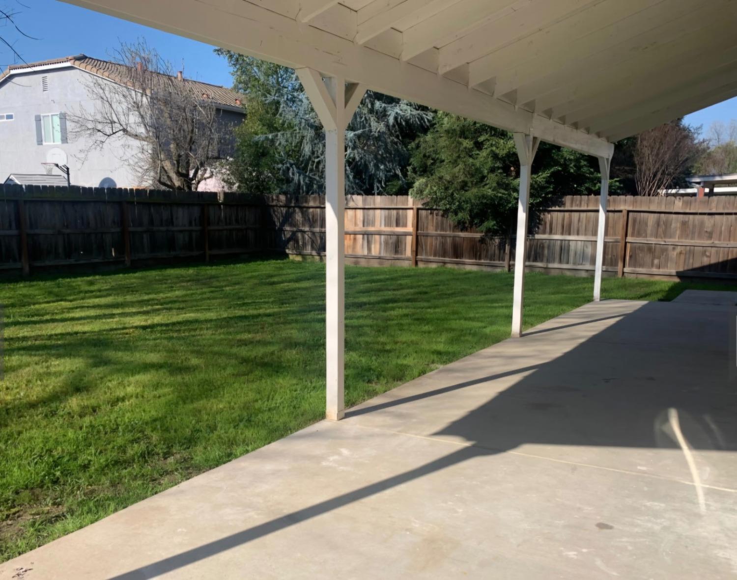 Detail Gallery Image 2 of 21 For 2851 W Sedona Ave, Visalia,  CA 93291 - 4 Beds | 2/1 Baths