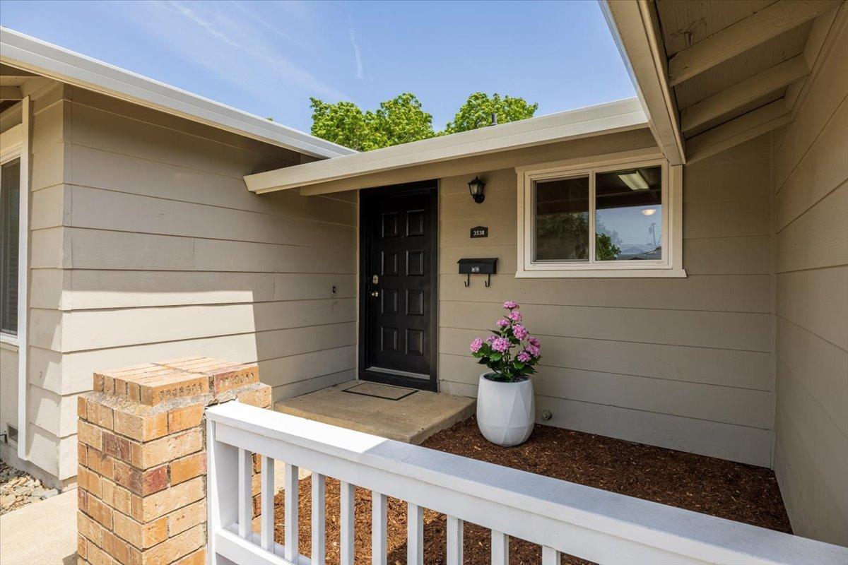 Detail Gallery Image 3 of 35 For 3538 Huntsman Dr, Sacramento,  CA 95826 - 4 Beds | 2 Baths