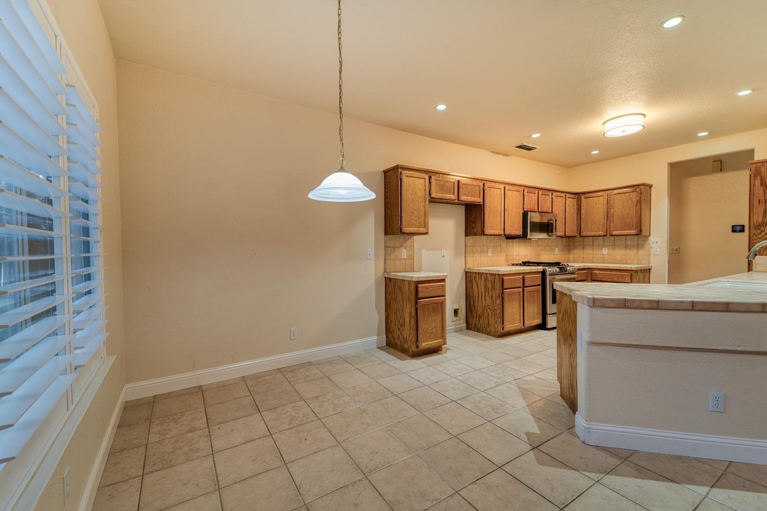 Detail Gallery Image 12 of 34 For 1749 Independence Dr, Yuba City,  CA 95993 - 3 Beds | 2 Baths