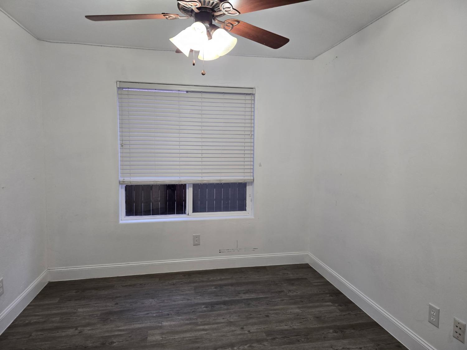 Detail Gallery Image 13 of 21 For 2851 W Sedona Ave, Visalia,  CA 93291 - 4 Beds | 2/1 Baths