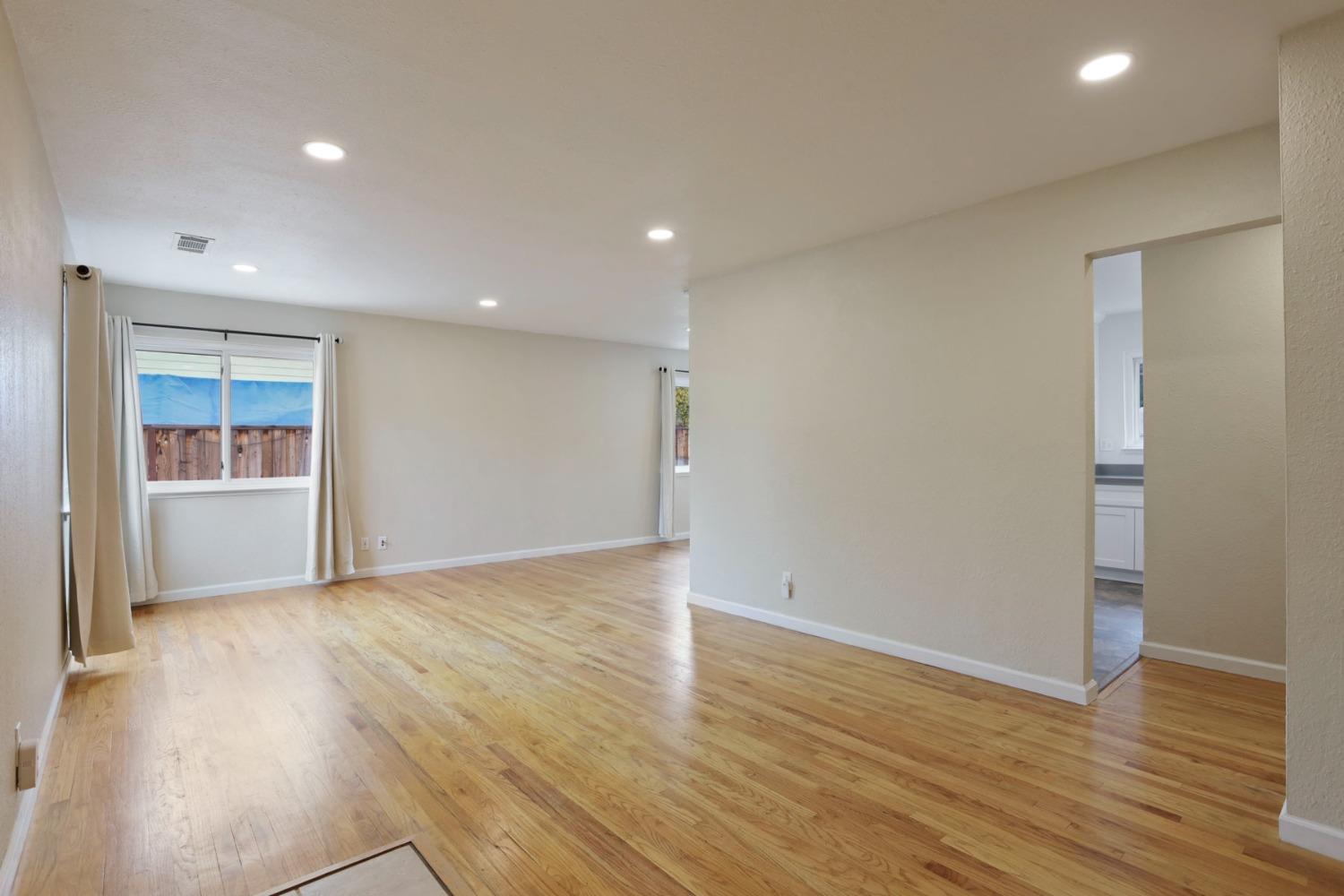 Detail Gallery Image 8 of 39 For 3973 Duke Way, Livermore,  CA 94550 - 3 Beds | 2 Baths