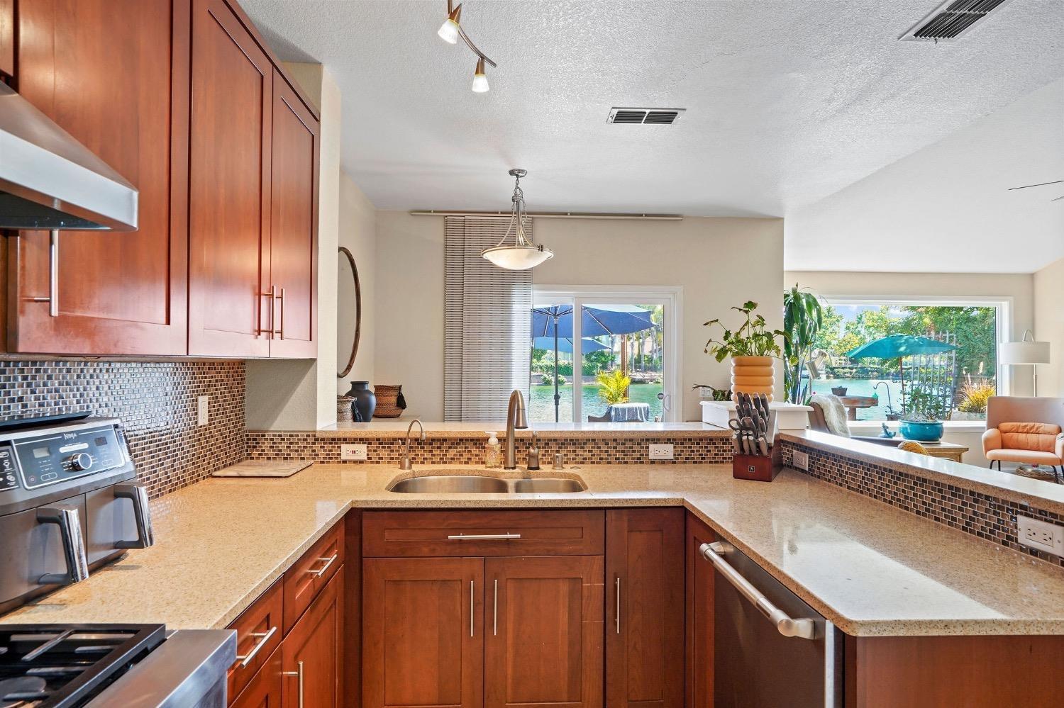 E Laguna Way, Elk Grove, California image 8