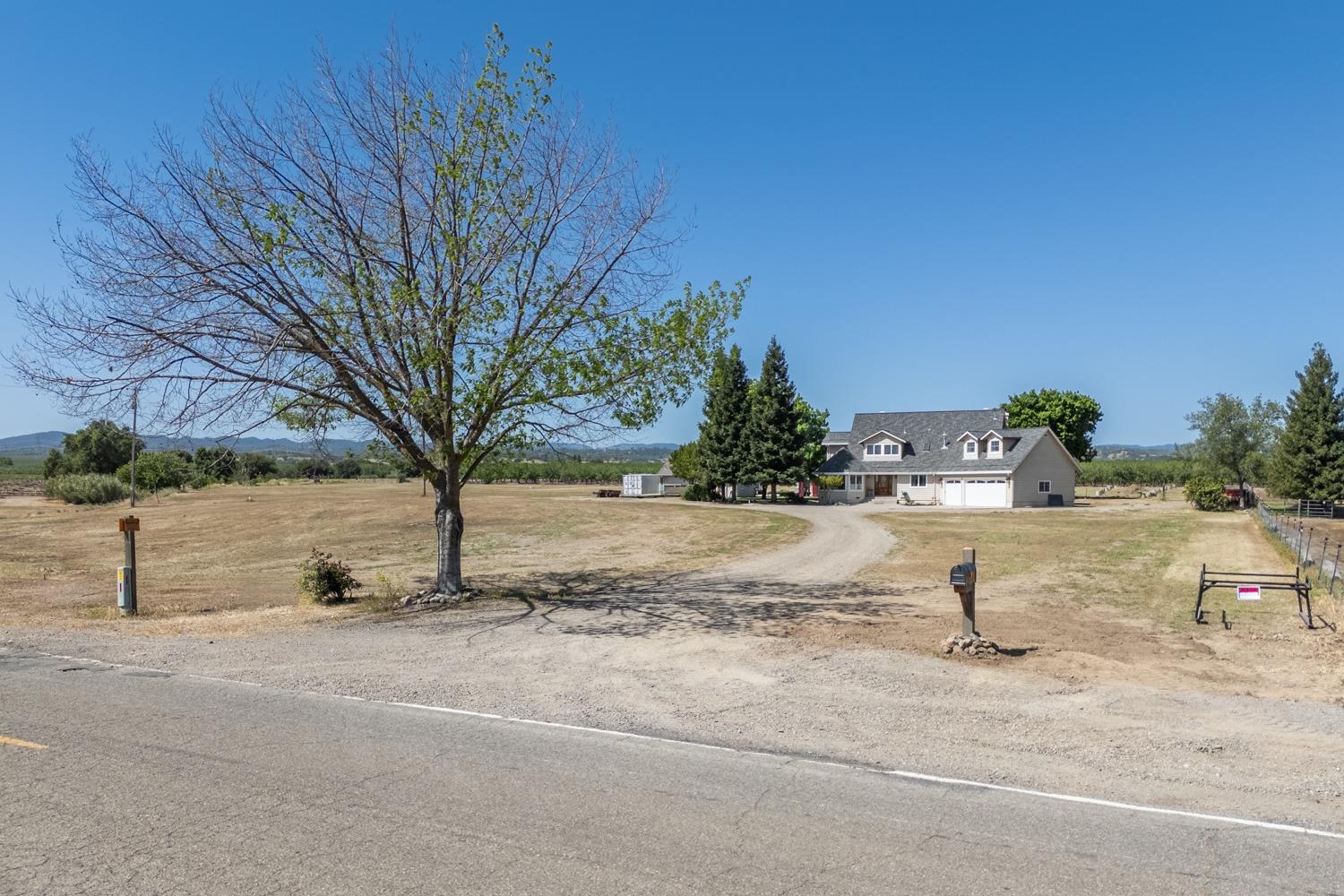 Detail Gallery Image 5 of 81 For 509 Wyer Rd, Arbuckle,  CA 95912 - 5 Beds | 2/1 Baths
