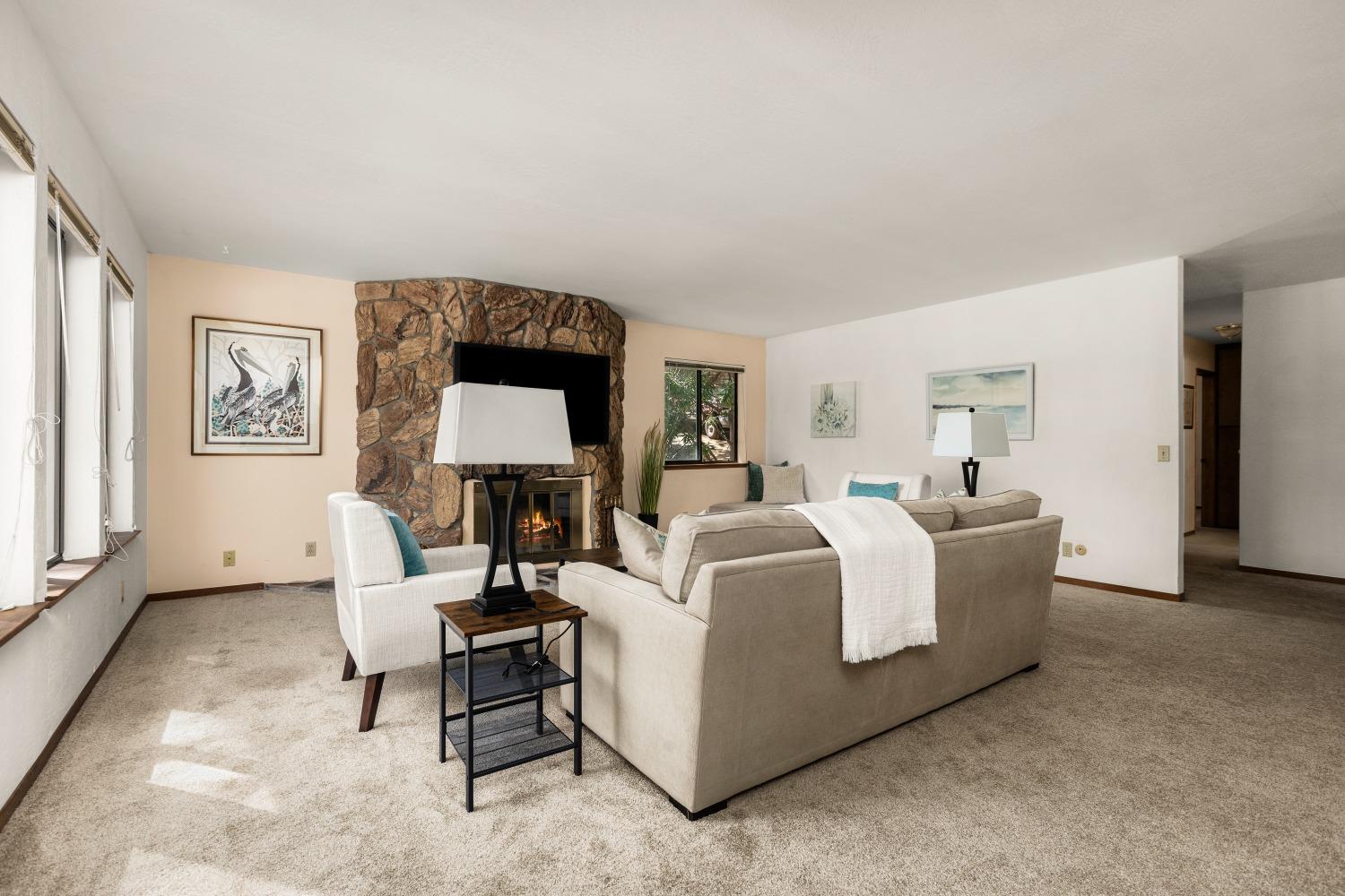 Detail Gallery Image 4 of 38 For 12910 Roadrunner Dr, Penn Valley,  CA 95946 - 3 Beds | 2 Baths