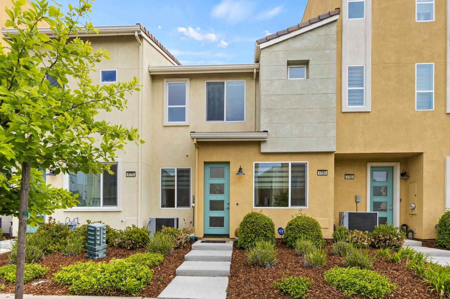 Detail Gallery Image 1 of 45 For 4164 Sally Ride Way, Sacramento,  CA 95834 - 3 Beds | 2/1 Baths