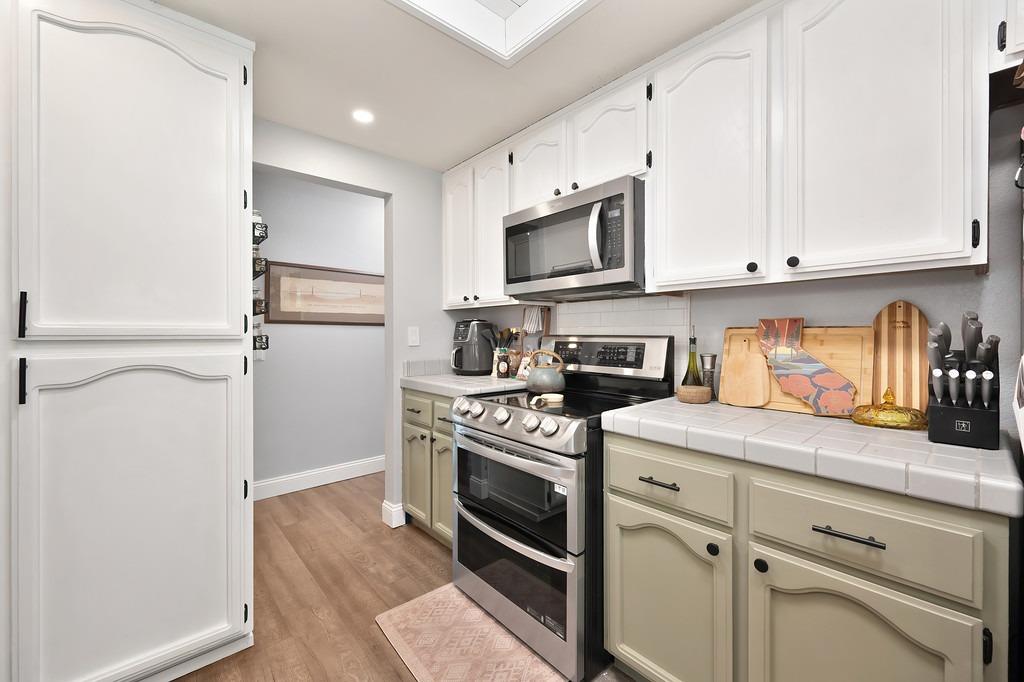 Foxwood Court, Citrus Heights, California image 10