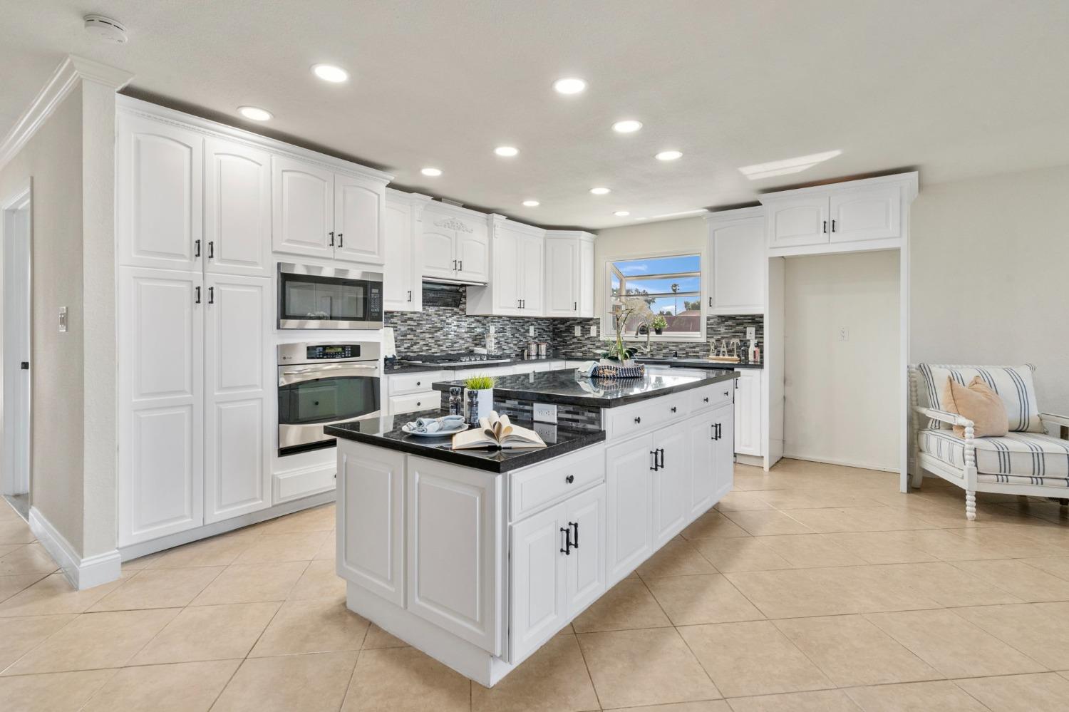 Detail Gallery Image 18 of 86 For 23155 Vaquero Ct, Tracy,  CA 95304 - 5 Beds | 3 Baths