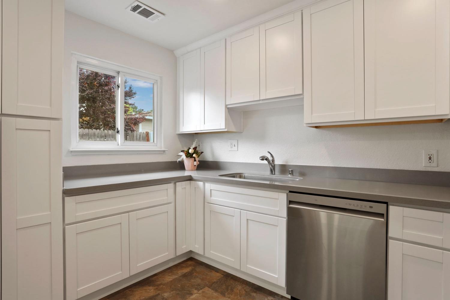 Detail Gallery Image 14 of 39 For 3973 Duke Way, Livermore,  CA 94550 - 3 Beds | 2 Baths