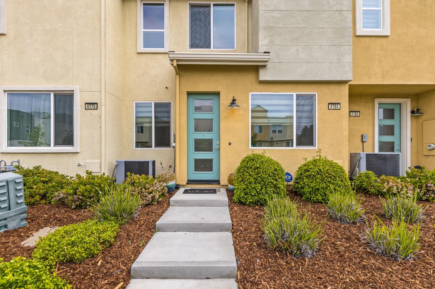 Detail Gallery Image 8 of 45 For 4164 Sally Ride Way, Sacramento,  CA 95834 - 3 Beds | 2/1 Baths