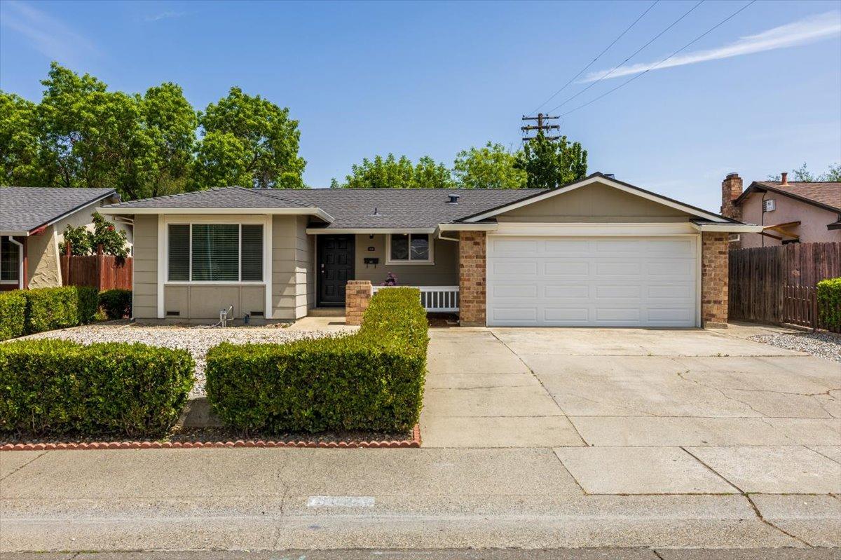 Detail Gallery Image 1 of 35 For 3538 Huntsman Dr, Sacramento,  CA 95826 - 4 Beds | 2 Baths