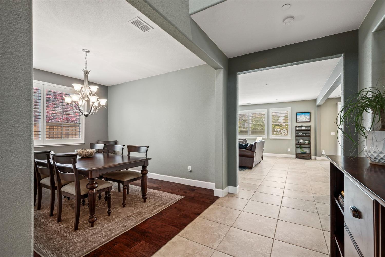 Detail Gallery Image 9 of 70 For 902 Anvil Cir, Rocklin,  CA 95765 - 4 Beds | 3 Baths
