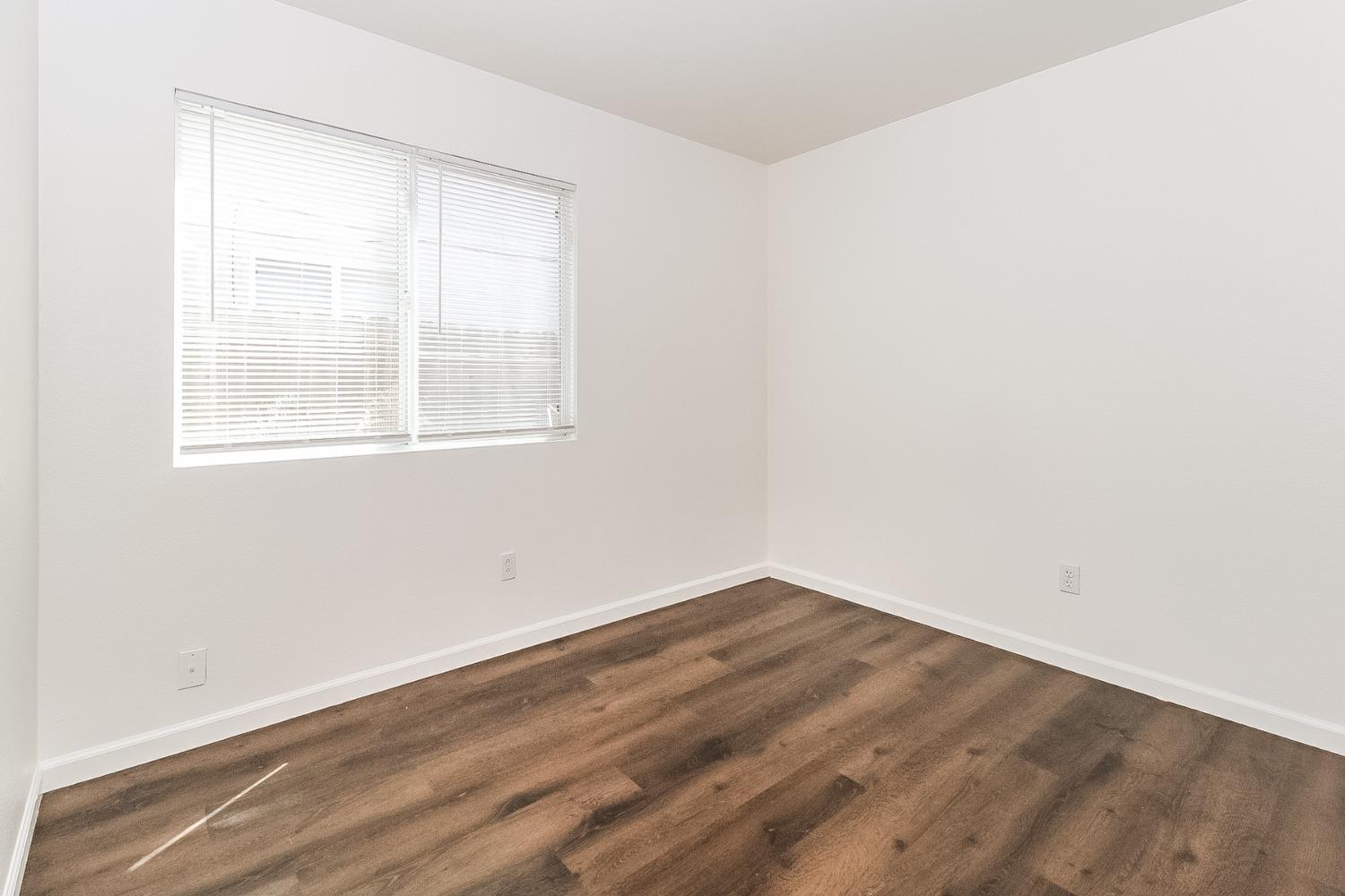 Detail Gallery Image 16 of 28 For 9998 Tarzo Way, Elk Grove,  CA 95757 - 4 Beds | 2 Baths