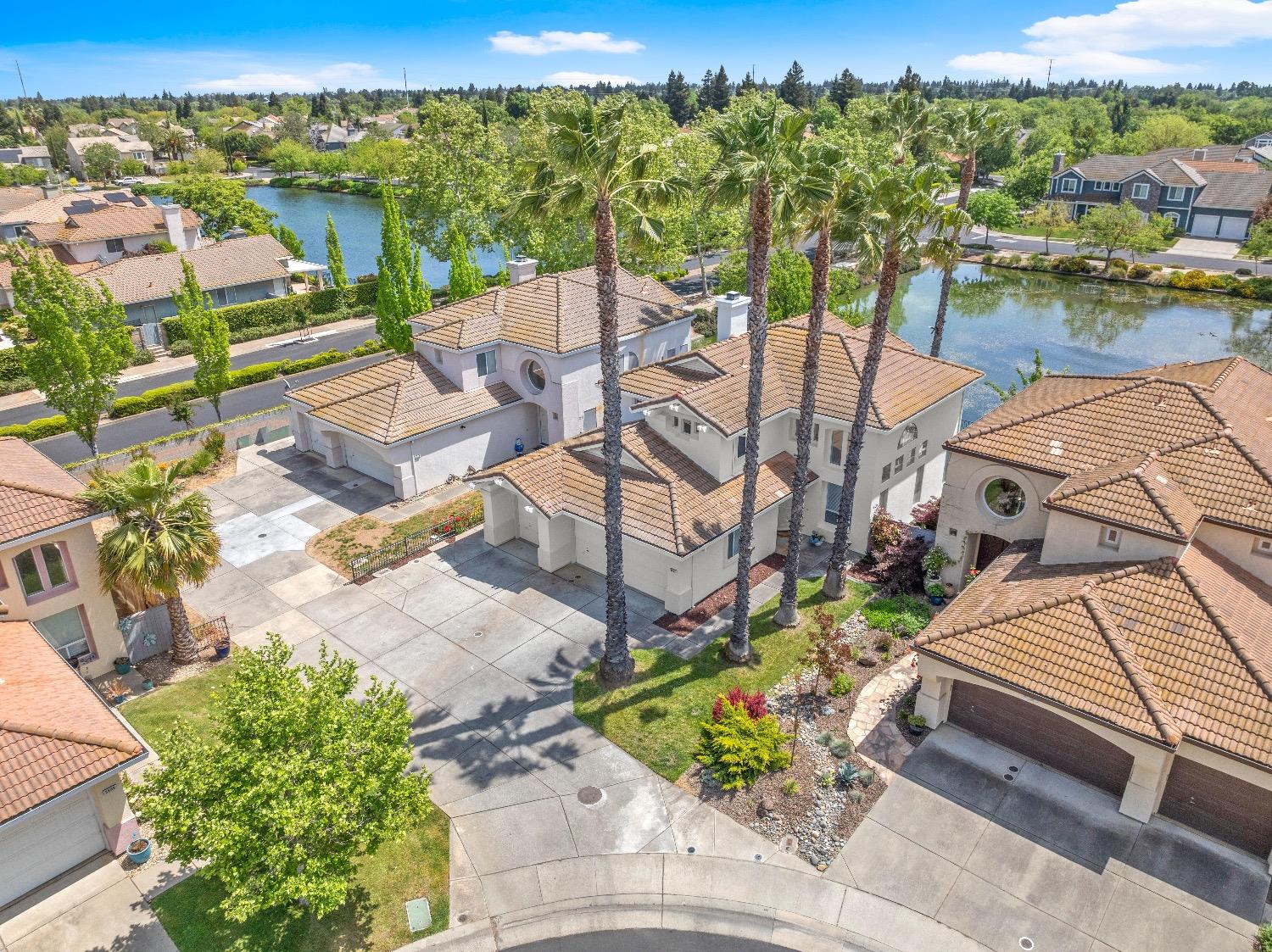 W Island Court, Elk Grove, California image 2