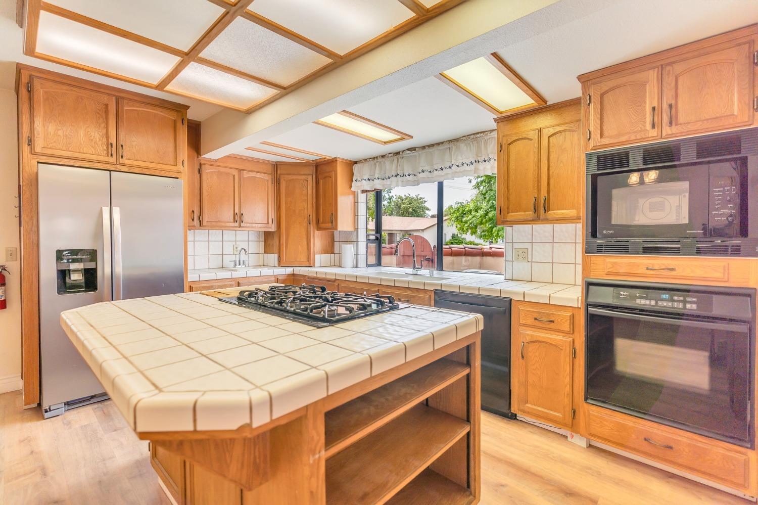 Detail Gallery Image 32 of 87 For 1735 S 6th St, Los Banos,  CA 93635 - 3 Beds | 3 Baths