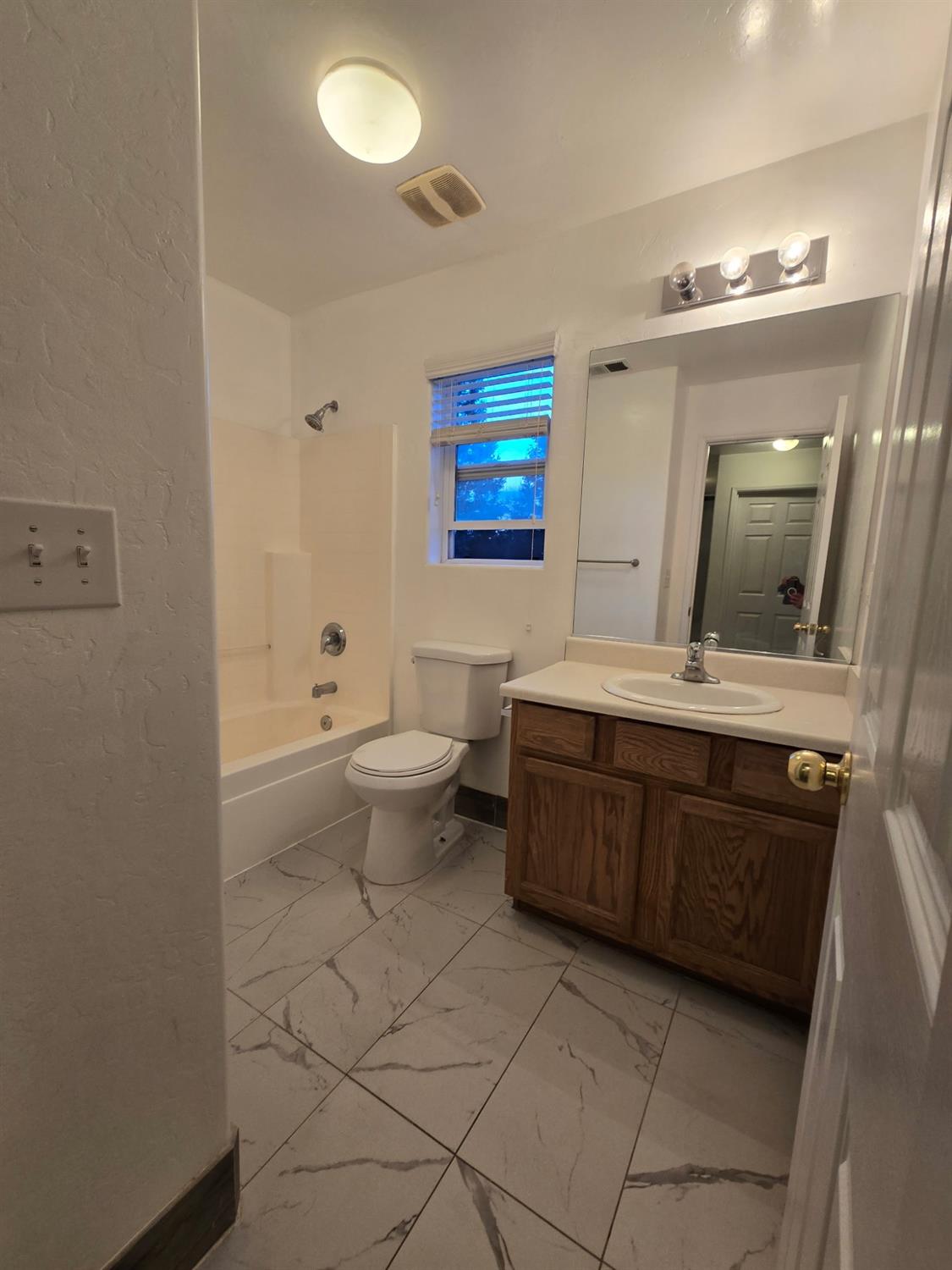 Detail Gallery Image 19 of 21 For 2851 W Sedona Ave, Visalia,  CA 93291 - 4 Beds | 2/1 Baths
