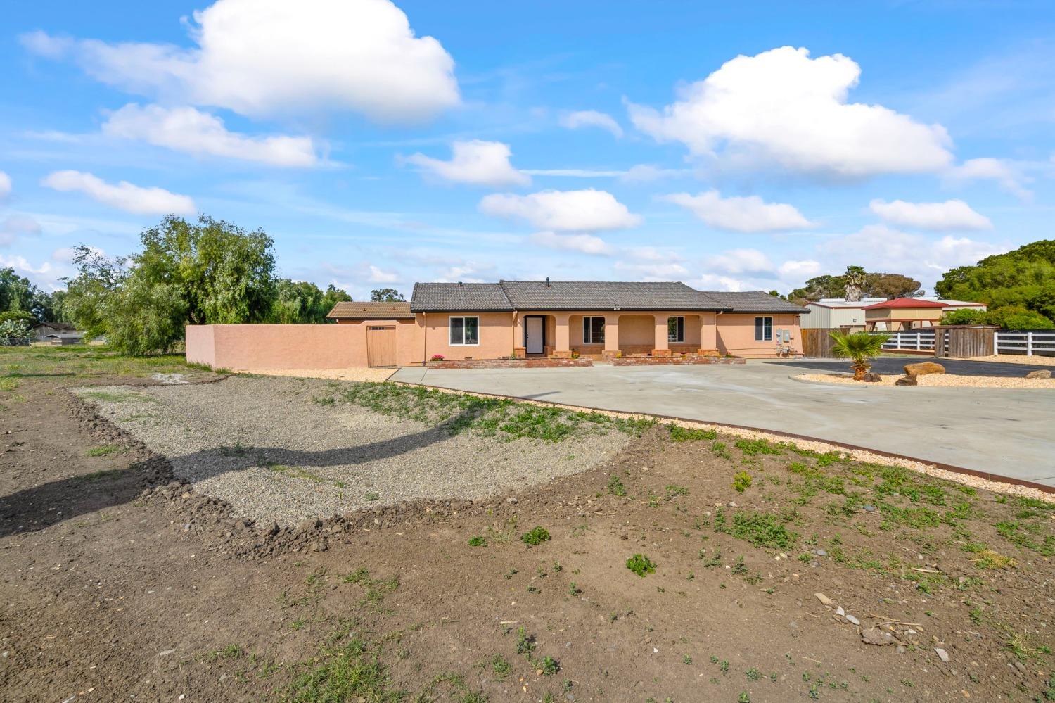 Detail Gallery Image 8 of 86 For 23155 Vaquero Ct, Tracy,  CA 95304 - 5 Beds | 3 Baths
