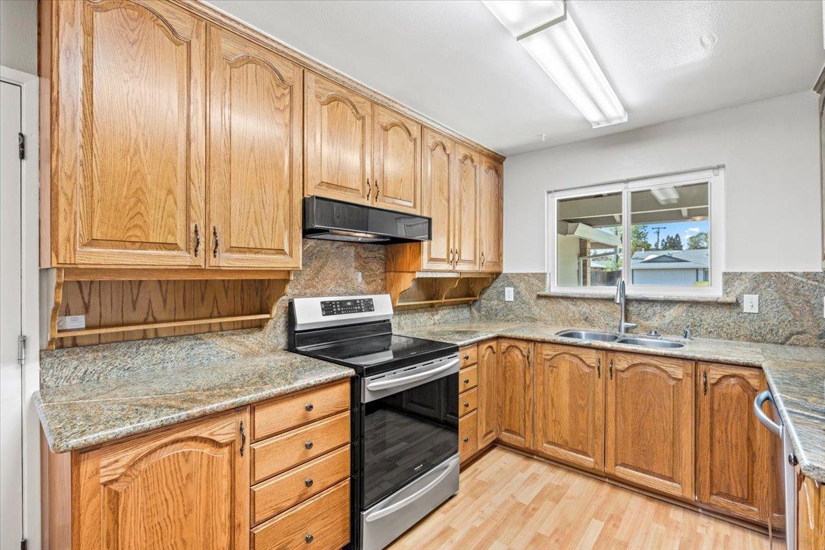 Detail Gallery Image 5 of 35 For 3538 Huntsman Dr, Sacramento,  CA 95826 - 4 Beds | 2 Baths