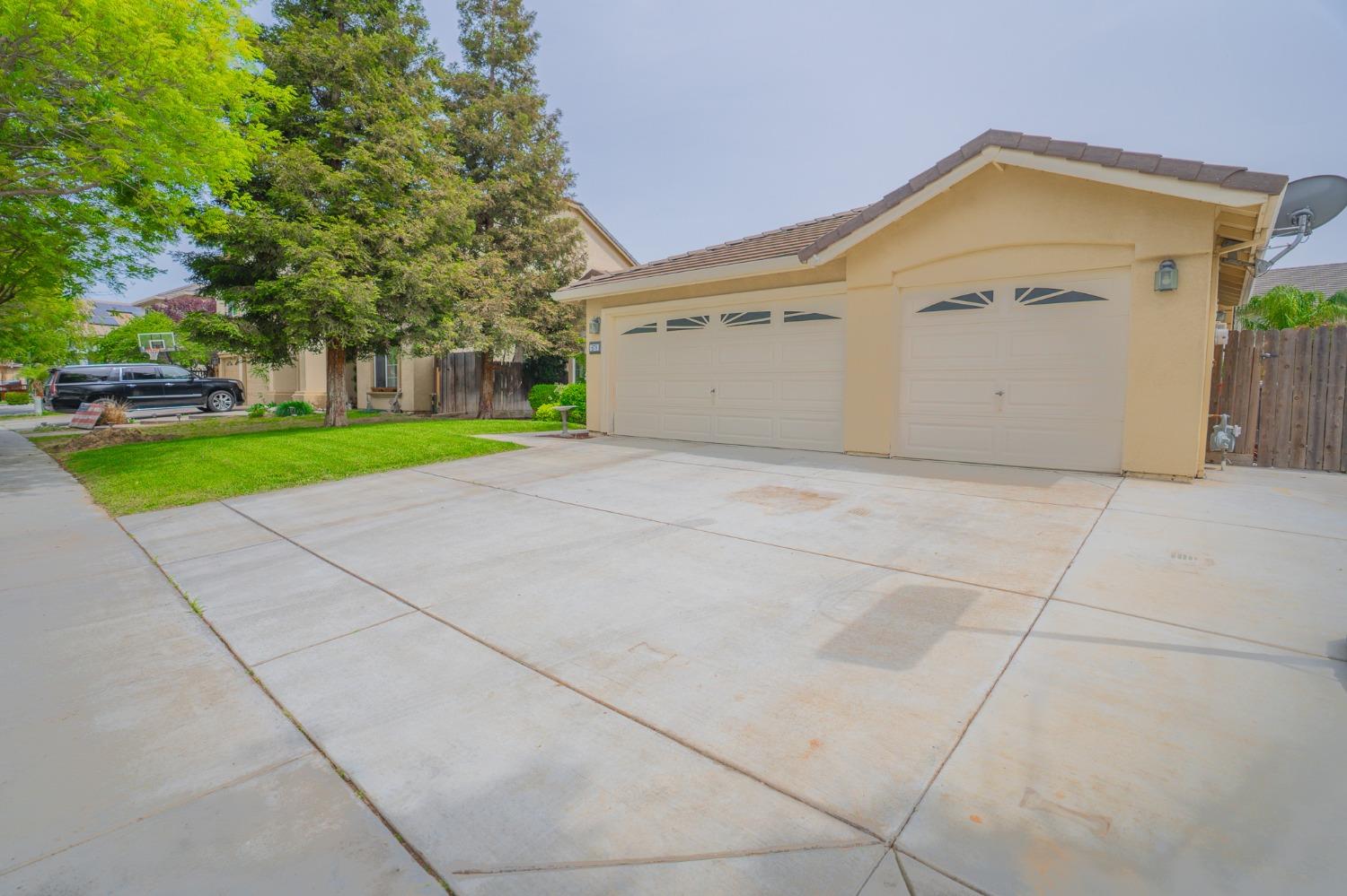 Detail Gallery Image 4 of 77 For 679 Birch Ave, Los Banos,  CA 93635 - 4 Beds | 2 Baths