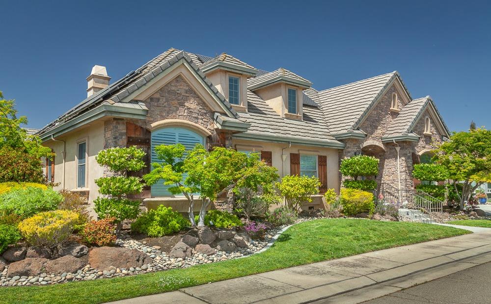 Detail Gallery Image 3 of 87 For 1111 Brighton Way, Lodi,  CA 95242 - 4 Beds | 3/1 Baths