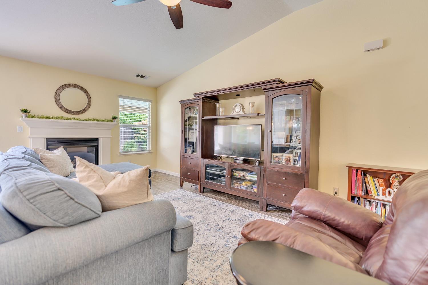 Detail Gallery Image 32 of 77 For 679 Birch Ave, Los Banos,  CA 93635 - 4 Beds | 2 Baths