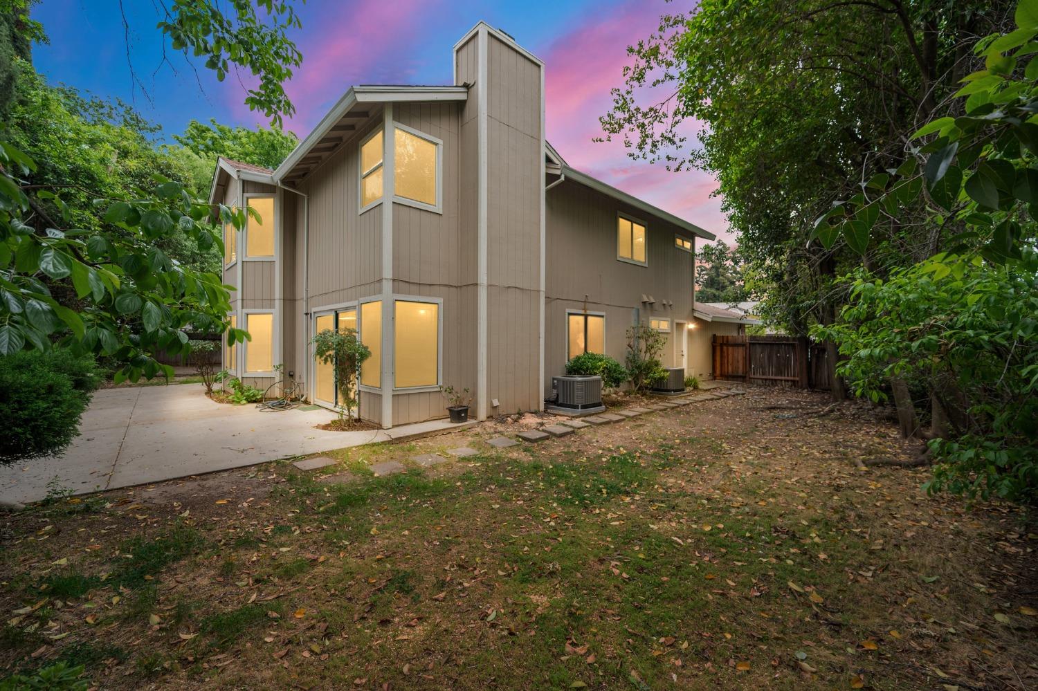 E Sparrow Hawk Court, Elk Grove, California image 3