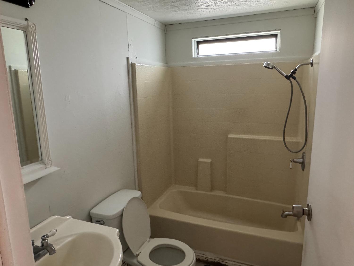 Detail Gallery Image 13 of 22 For 7520 Hamil Ct, Sacramento,  CA 95828 - 2 Beds | 2 Baths