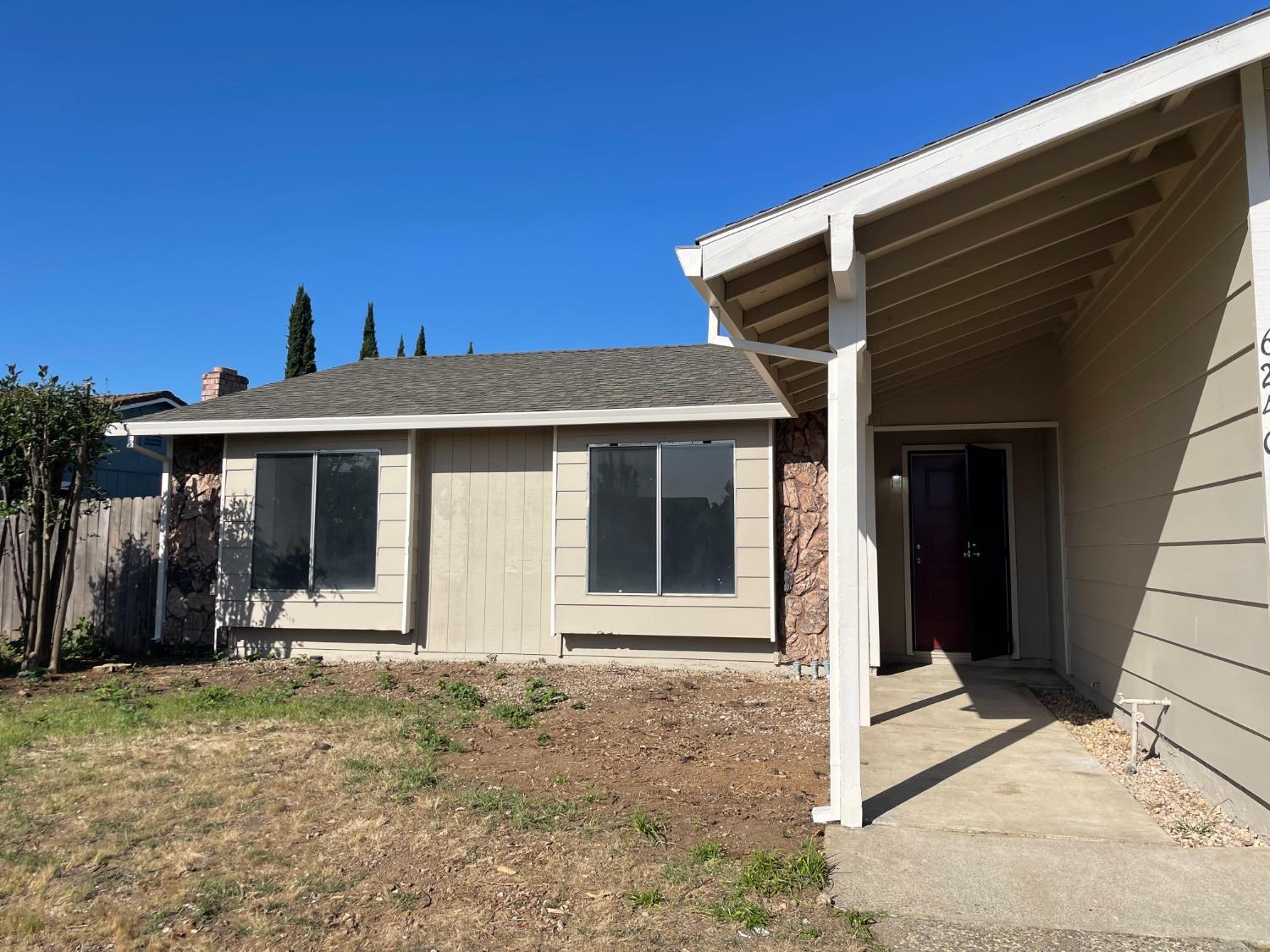Detail Gallery Image 5 of 15 For 6240 Sunrise South Dr, Sacramento,  CA 95824 - 4 Beds | 2 Baths