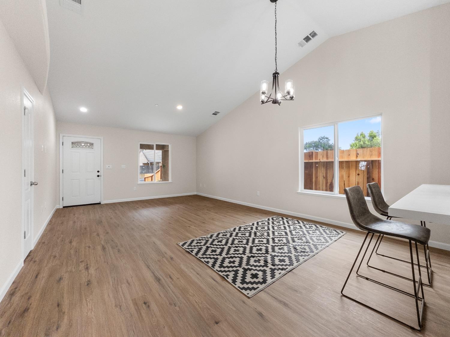 Detail Gallery Image 12 of 20 For 612 Blue Canyon Dr, Modesto,  CA 95354 - 4 Beds | 2 Baths