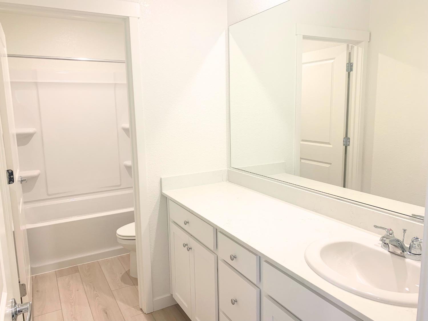 Detail Gallery Image 8 of 10 For 5093 E Turin Ct, Stockton,  CA 95215 - 4 Beds | 2/1 Baths