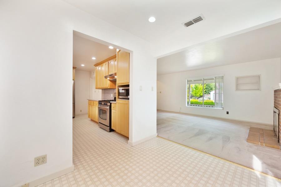 Detail Gallery Image 10 of 32 For 5424 Virginia Way, Sacramento,  CA 95822 - 3 Beds | 2 Baths
