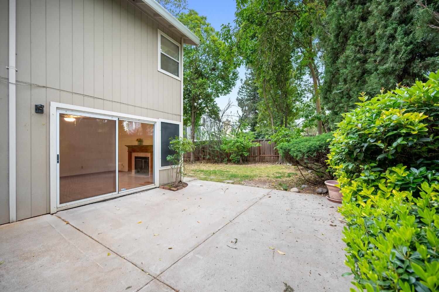 E Sparrow Hawk Court, Elk Grove, California image 36