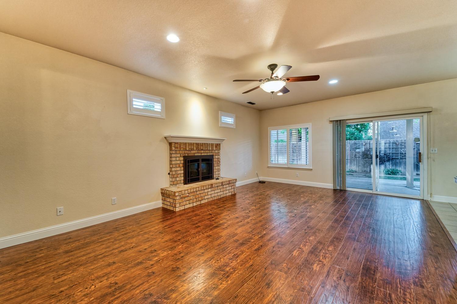 Detail Gallery Image 9 of 34 For 1749 Independence Dr, Yuba City,  CA 95993 - 3 Beds | 2 Baths